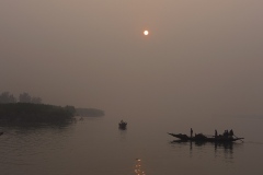 Tåge eller morgendis over Sundarbans mangroveskov indtil solen har fået magt og er brændt igennem.